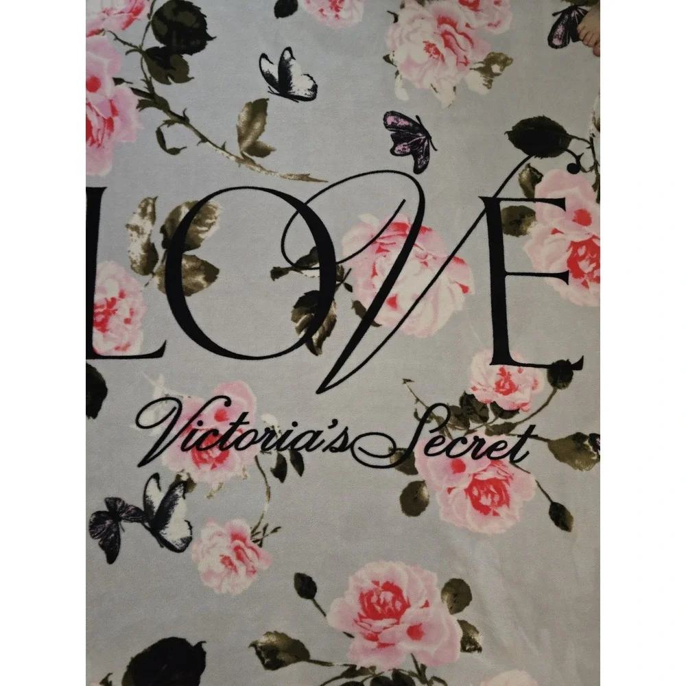 Victoria's Secret Holiday 2020 Pink Rose LOVE Throw Blanket  Gray, 50x60 inches
